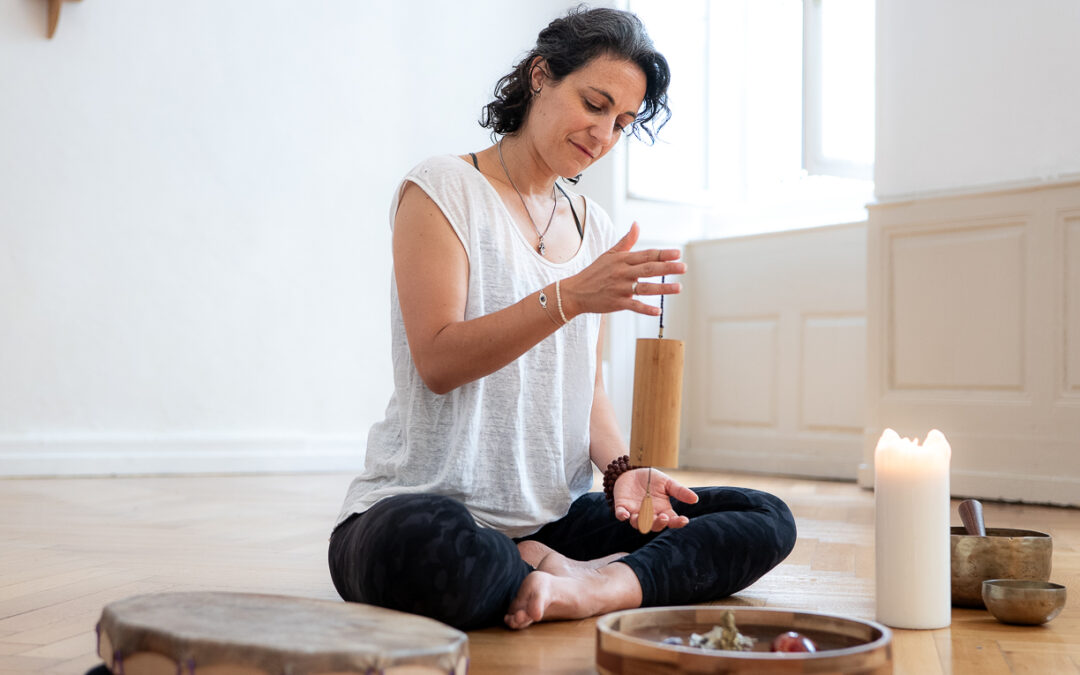 Guide ou professeur de yoga : quelles différences ?